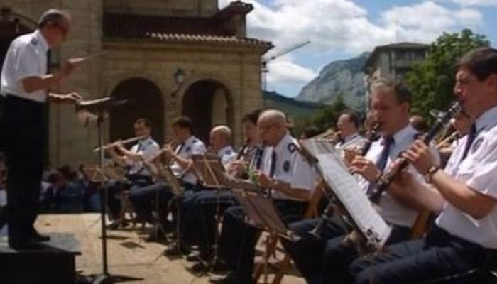 Durangoko Musika Bandaren emanaldia 1993an Argazkia